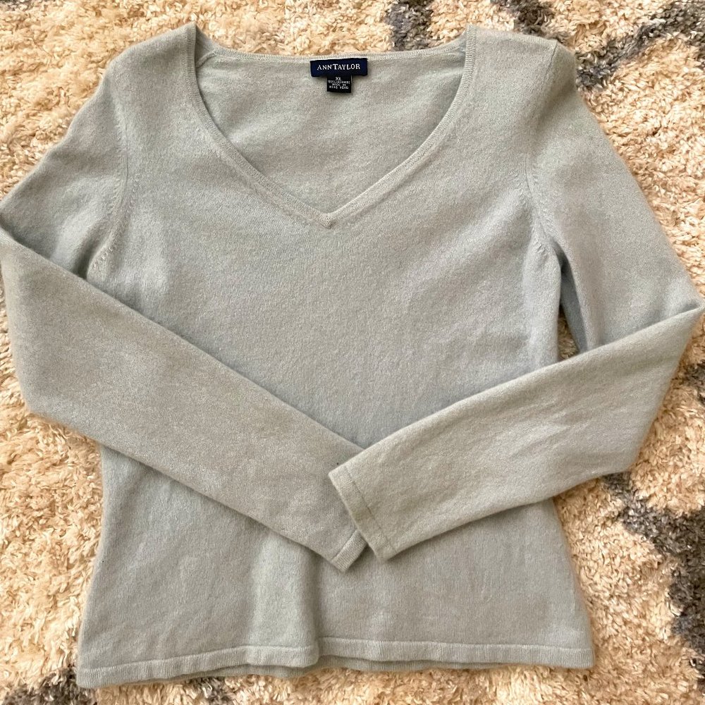Ann Taylor long sleeve cashmere sweater